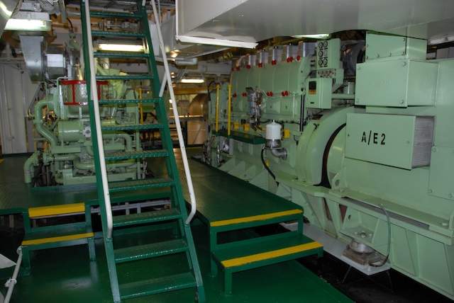 Engine Services Kapal